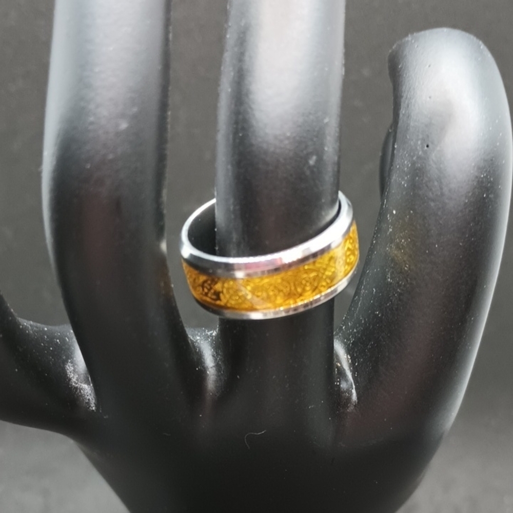 Size 7 Gold and Silver Band Ring with Modern Design